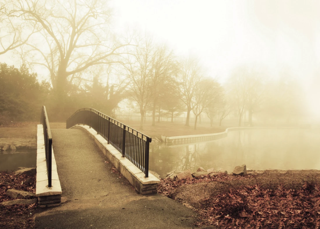 Brücke im Morgengrauen